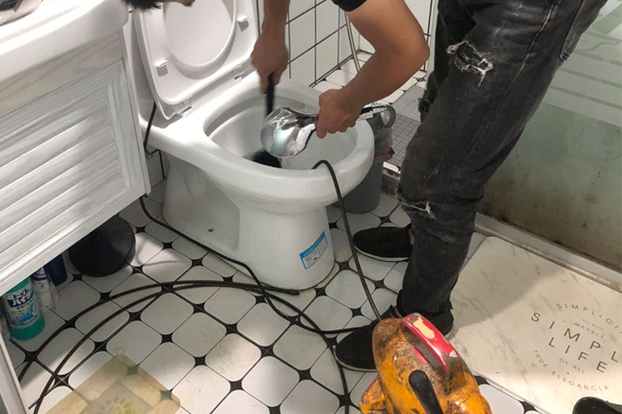 广安马桶堵塞自己疏通还是找师傅?专业上门服务让你省时更省心